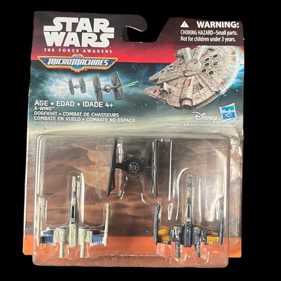 Star Wars Micromachines X-Wing Dogfight Poe’s & Resistance X-Wing Fighter Tie - Picture 2 of 5